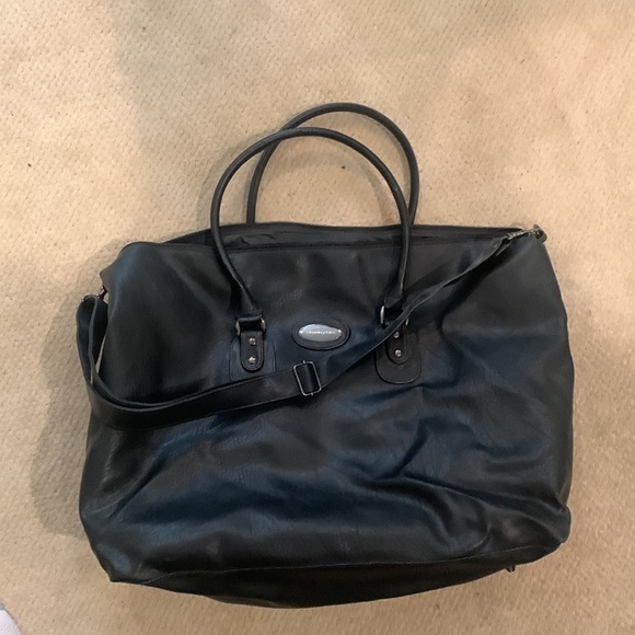🤩2x Host Pick🤩 Bloomingdale’s overnight travel bag 🧳 - Picture 2 of 5